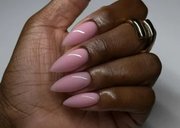 Stiletto Nails: Bold Celebrity Favorite