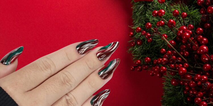 5 Chic Holiday Nail Styles from Paris Lash Academy 14 Nails & Beauty Magazine Hubs