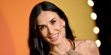 Demi Moore's Stunning New Flippy Lob Style 1 Nails & Beauty Magazine Hubs