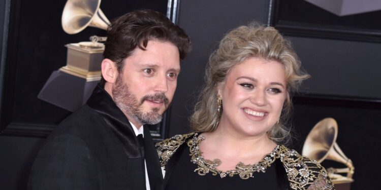 Kelly Clarkson Talks Co-Parenting Challenges 14 Nails & Beauty Magazine Hubs