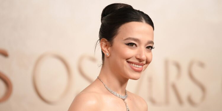 Mikey Madison's SNL Pole Dance Surprise 14 Nails & Beauty Magazine Hubs