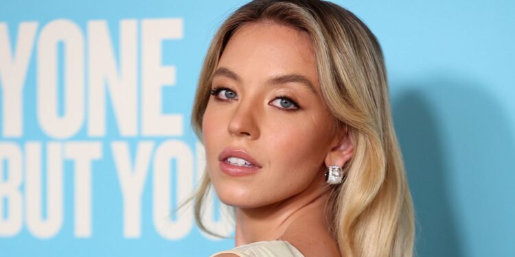 Sydney Sweeney Stuns in Dior Amid Breakup Rumors 14 Nails & Beauty Magazine Hubs